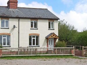 Self catering breaks at Peaceful Cottage in Madley, Herefordshire