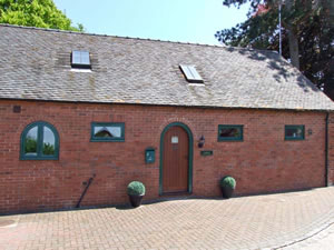 Self catering breaks at Quartus in Rocester, Staffordshire
