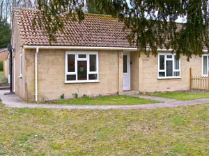 Self catering breaks at Steeple View in Chilmark, Dorset