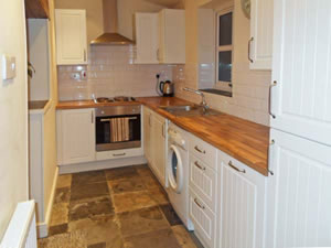 Self catering breaks at Lilly Cottage in Whitecroft, Gloucestershire