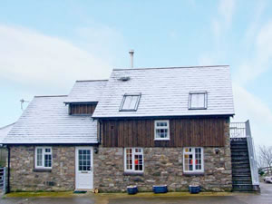 Self catering breaks at Halfen Granary in Llanfyllin, Powys