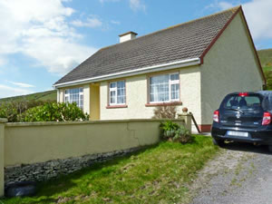 Self catering breaks at St Finians Bay Cottage in Ballinskelligs, County Kerry