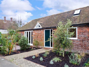 Self catering breaks at 1 Little Ripple Cottages in Crundale, Kent