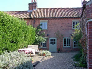 Self catering breaks at Rose Cottage in Docking, Norfolk