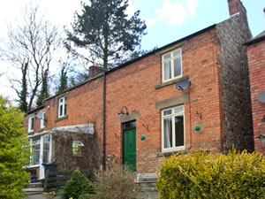 Self catering breaks at Cosy Cottage in Wirksworth, Derbyshire