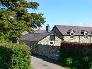 Self catering breaks at Llys Y Wennol in Rowen, Conwy