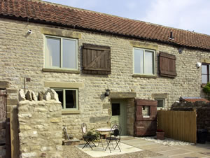 Self catering breaks at Cow Byre Cottage in Wrelton, North Yorkshire