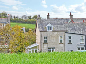 Self catering breaks at Railway Cottage in Cark In Cartmel , Cumbria