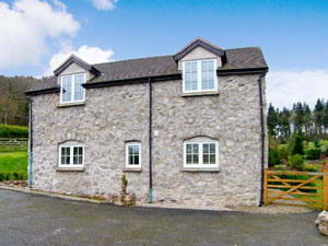 Self catering breaks at Distyll in Ruthin, Denbighshire