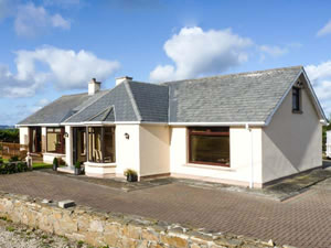 Self catering breaks at Strand Cottage in Derrybeg, County Donegal