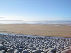 Self catering breaks at Northam Beach House in Westward Ho, Devon