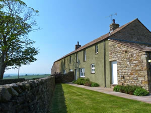 Self catering breaks at Higher Croasdale Farmhouse in Fourstones, North Yorkshire