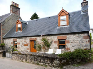Self catering breaks at Stonywood Cottage in Drumnadrochit, Inverness-shire