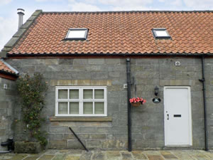 Self catering breaks at Snowdrop Cottage in Castleton, North Yorkshire