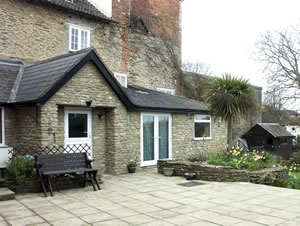 Self catering breaks at Frodos in Henstridge, Somerset