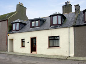 Self catering breaks at Elisabeth Cottage in Banff, Banffshire