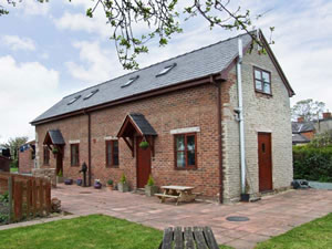 Self catering breaks at Ty Coed in Four Crosses, Powys