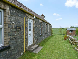 Self catering breaks at Burnside Cottage in Port William, Wigtownshire