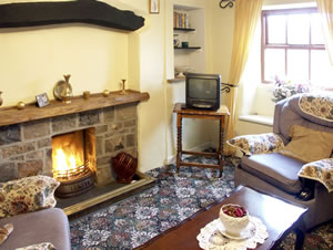 Self catering breaks at Pen-y-Ffordd Cottage in Llandudno, Conwy