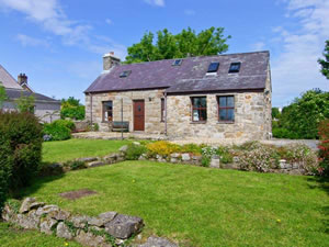 Self catering breaks at Bryn Goleu in Llanbedrgoch, Isle of Anglesey