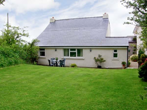 Self catering breaks at Cross House Cottage in Letterston, Pembrokeshire