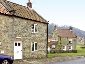 Self catering breaks at Hollyside Cottage in Hutton-Le-Hole, North Yorkshire