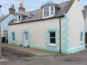 Self catering breaks at Broad Hythe Cottage in Findochty, Morayshire