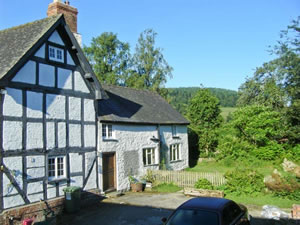 Self catering breaks at Chimney Cottage in Lingen, Herefordshire