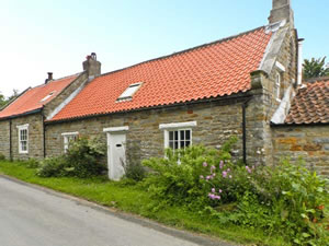 Self catering breaks at Maws Cottage in Harwood Dale, North Yorkshire