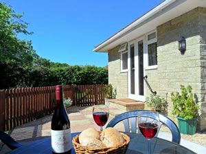Self catering breaks at Little Sedge in Freshwater, Isle of Wight
