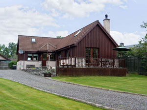 Self catering breaks at Glenmore Cottage in Carrbridge, Inverness-shire