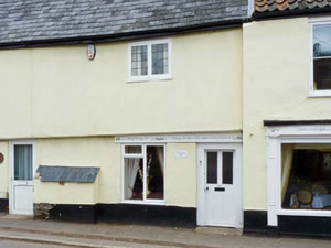 Self catering breaks at Melody Cottage in Great Ryburgh, Norfolk