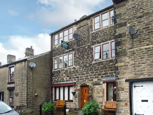 Self catering breaks at 13A Kinder Road in Hayfield, Derbyshire