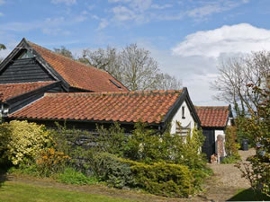 Self catering breaks at Ducksfoot Barn in Pulham Market, Norfolk