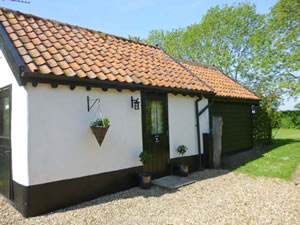 Self catering breaks at Garden Cottage in Pulham Market, Norfolk