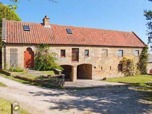 Self catering breaks at Peat House in Robin Hoods Bay, North Yorkshire