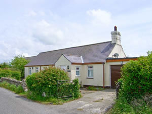 Self catering breaks at Minffordd in Rhosneigr, Isle of Anglesey