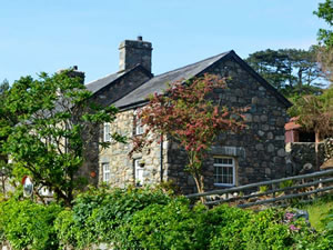 Self catering breaks at Tyn Y Coed Cottage in Dyffryn Ardudwy, Gwynedd