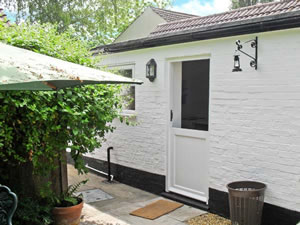 Self catering breaks at The Little Cottage in Welney, Norfolk