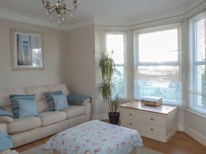 Self catering breaks at Coastal Cottage in Hastings, East Sussex