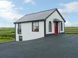 Self catering breaks at Ocean View Apartment in Quilty, County Clare