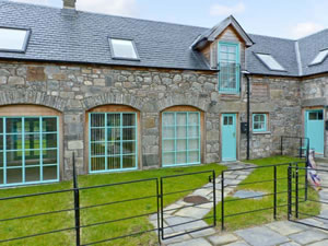 Self catering breaks at 3 Kenaclacher Steading in Kinloch Rannoch, Perthshire