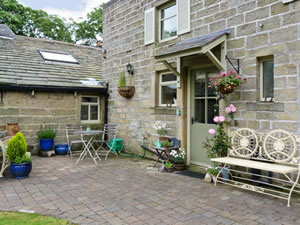 Self catering breaks at Oaklands Cottage in Wycoller, Lancashire