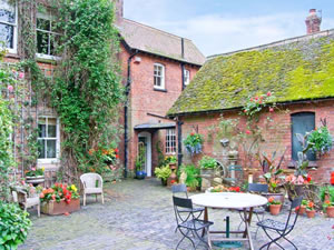 Self catering breaks at Housekeepers Cottage in Meeson, Shropshire