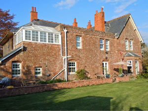 Self catering breaks at The Well House Apartment in Watchet, Somerset