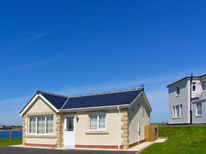 Self catering breaks at White Rock Cottage in Beadnell, Northumberland