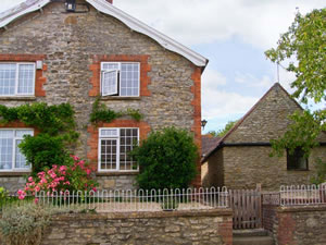 Self catering breaks at Bay Tree Cottage in Thornford, Dorset