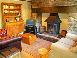 Self catering breaks at Cwm Llan in Llangwm, Conwy