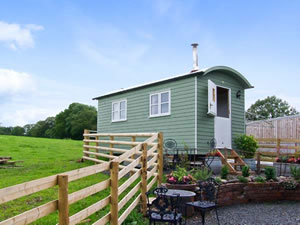 Self catering breaks at Shepherds Hut in Leighton, Shropshire