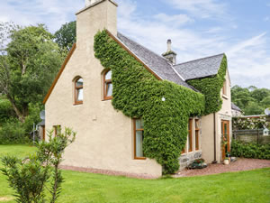 Self catering breaks at Old School House in Letterfearn, Ross-shire
